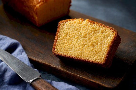 Tranche de cake fait maison, moelleux à souhait