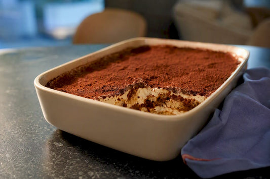Portion de tiramisu au panettone à déguster à la cuillère