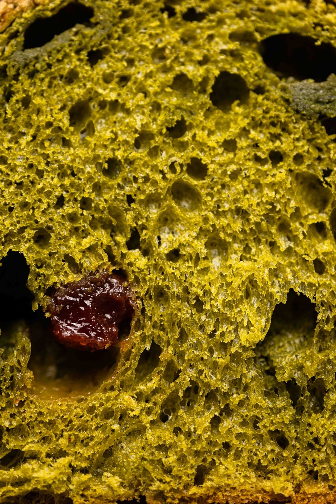 Petit Louie matcha et fraises confites Christophe Louie emballé dans du papier kraft
