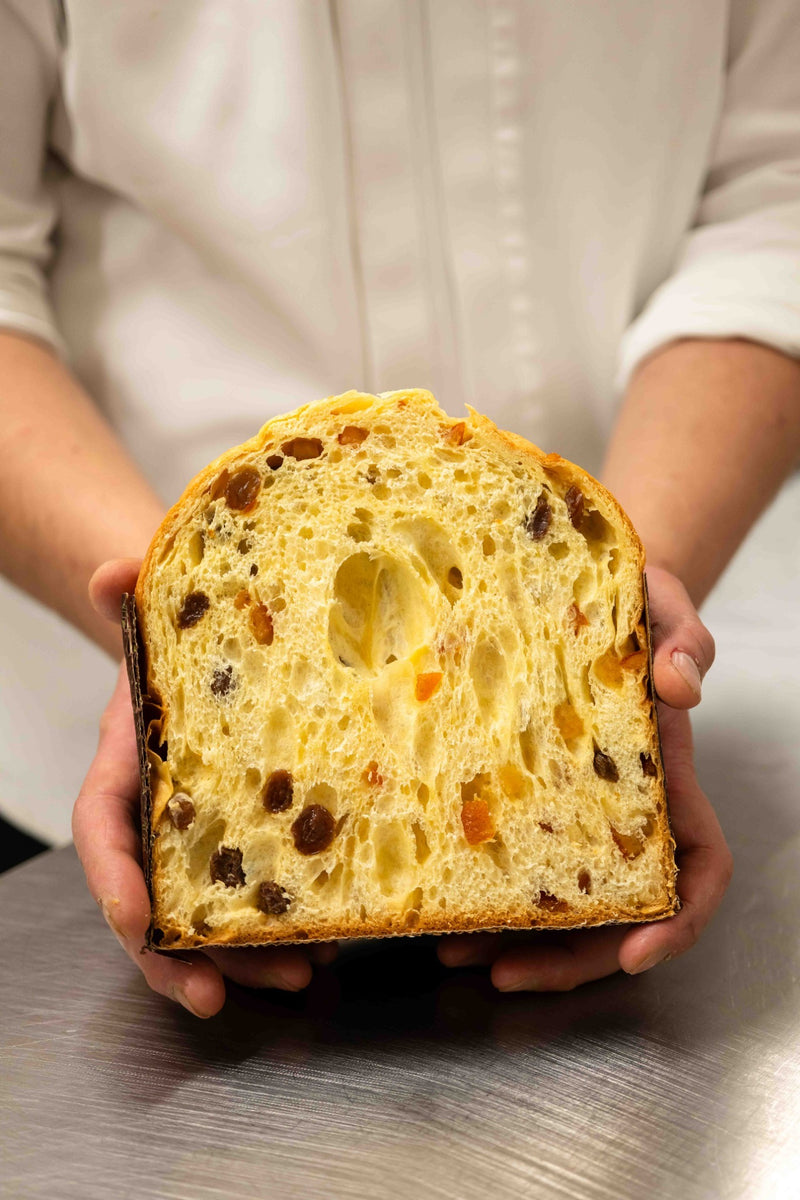 panettone classico milanais coupé en deux