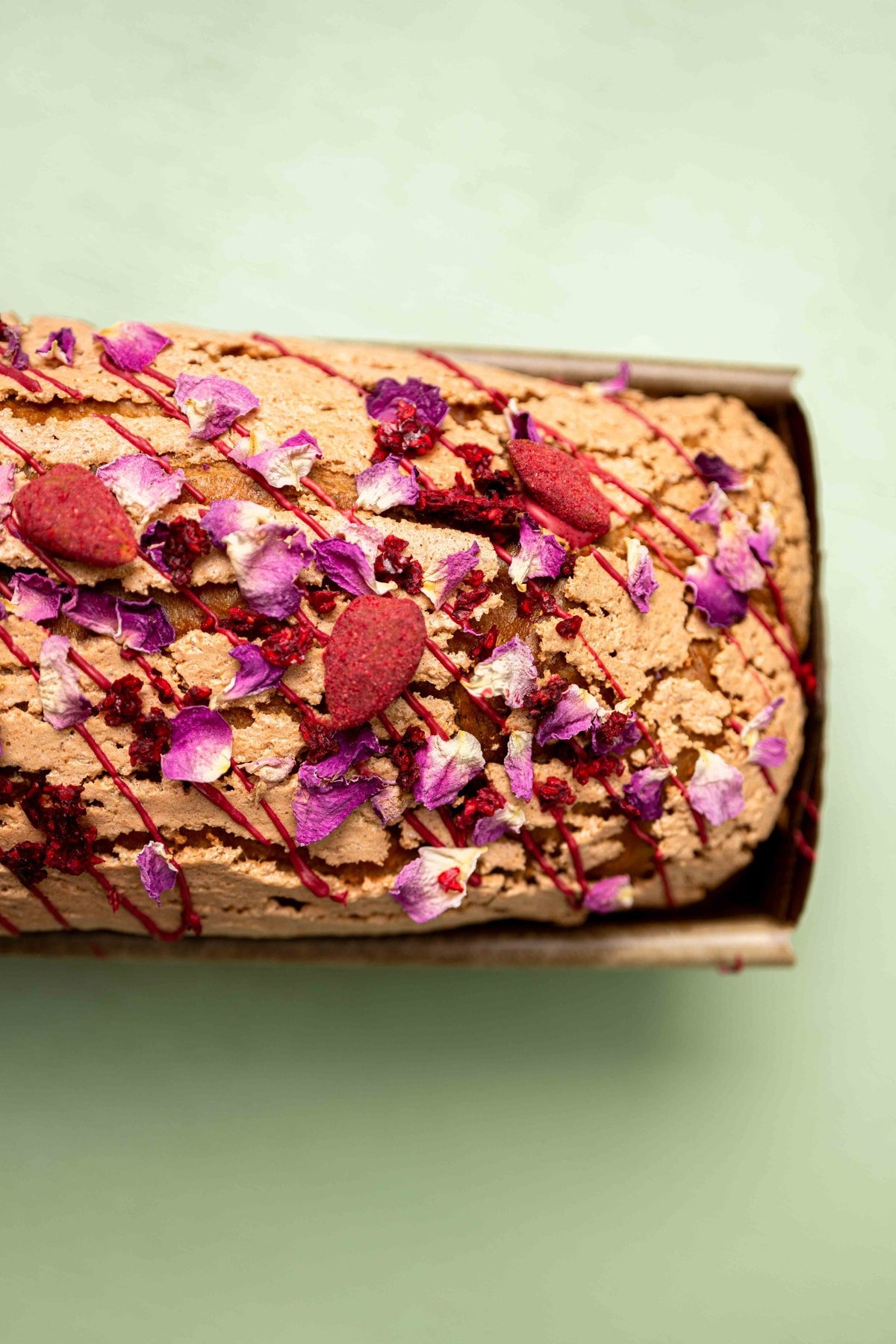 Petit Louie à la rose, fraises confites, chocolat framboise et cassis