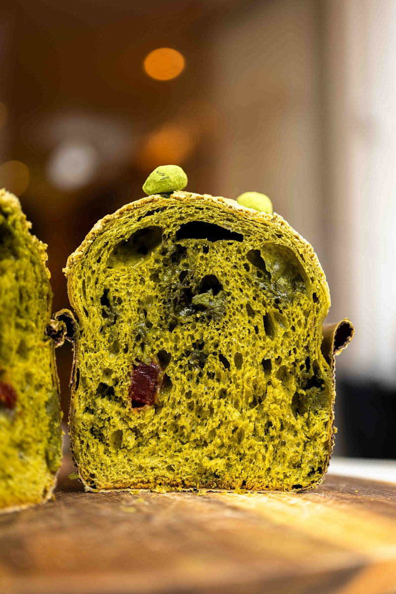 Brioche matcha et fraises confites Christophe Louie, surface vert tendre et rouge, Paris