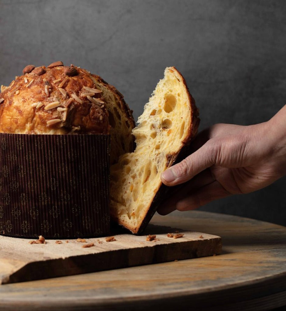 Panettone à la fleur d'oranger Christophe Louie, packaging cylindrique artisanal, Paris