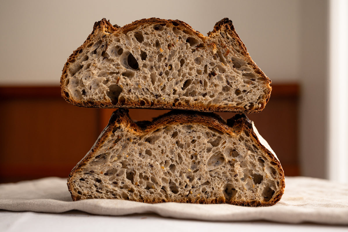 Pain de campagne BIO aux graines de variétés anciennes Christophe Louie, croûte rustique, Paris